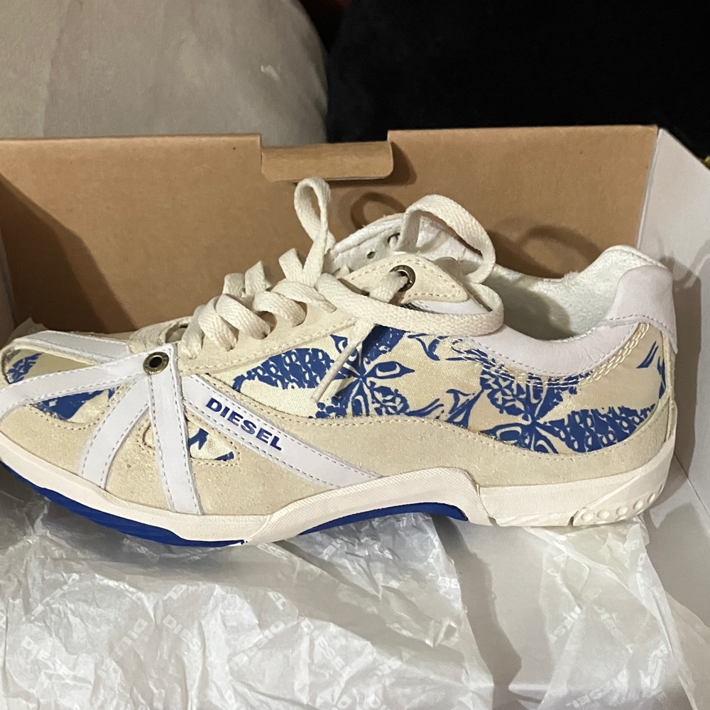 Diesel Women's Blue Patterned Sneakers